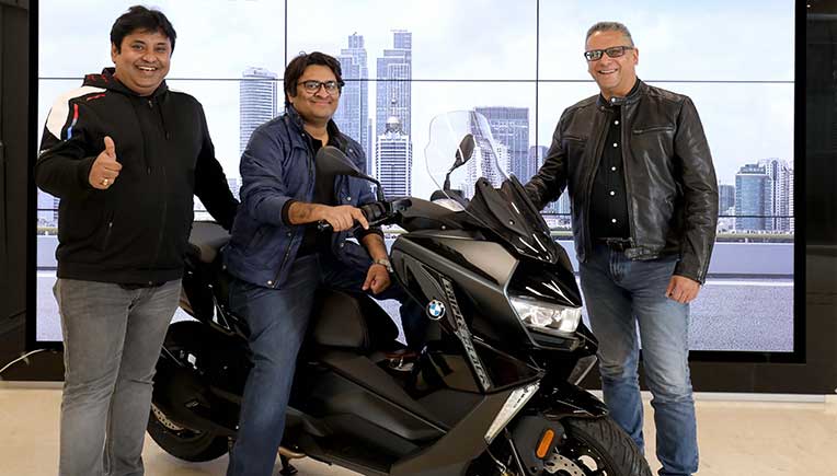 L to R Shivapada Ray, Head, BMW Motorrad India, Siddharth Rai, BMW Motorrad customer and Vikram Pawah, President, BMW Group India.