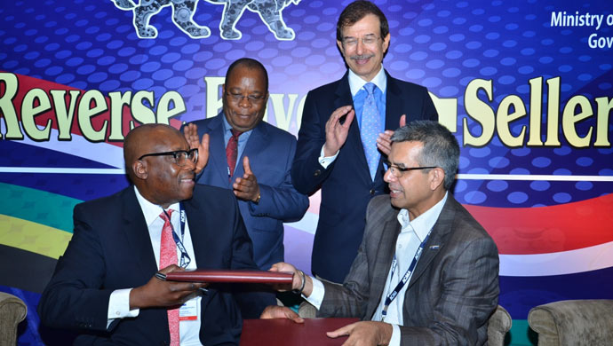 Vinnie Mehta, Director General, ACMA with an African representative