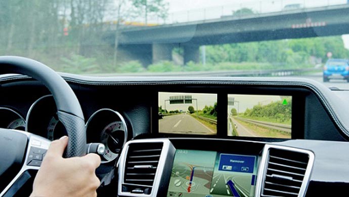 Instead of a rear-view mirror, the driver has two monitors with Organic Light Emitting Diodes (OLEDs) oriented in the usual viewing directions, displaying the rear and side view of the vehicle.