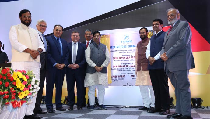 Dignitaries at the Force Motors engine plant 