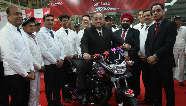 L-R - Keita Muramatsu, President & CEO, HMSI along with YS Guleria, Senior Vice President, Sales and Marketing, HMSI at rollout of 50th Lakh Unit of CB Shine