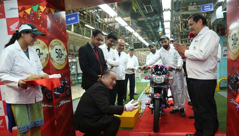 L-R - Keita Muramatsu, President & CEO, HMSI along with YS Guleria, Senior Vice President, Sales and Marketing, HMSI at rollout of 50th Lakh Unit of CB Shine