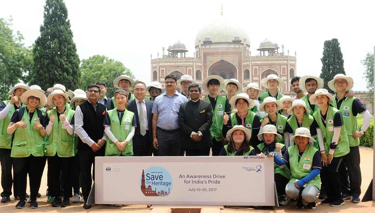 Rakesh Srivastava, Director Sales & Marketing, Hyundai Motor India during the CSR campaign