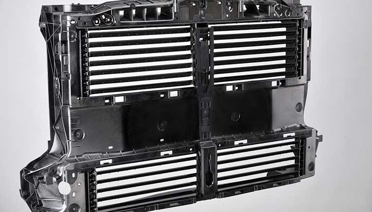 The bolster houses an actively controllable unit consisting of four active grille shutters that ensure a demand-oriented supply of air to the engine cooling system. Photo: LANXESS AG