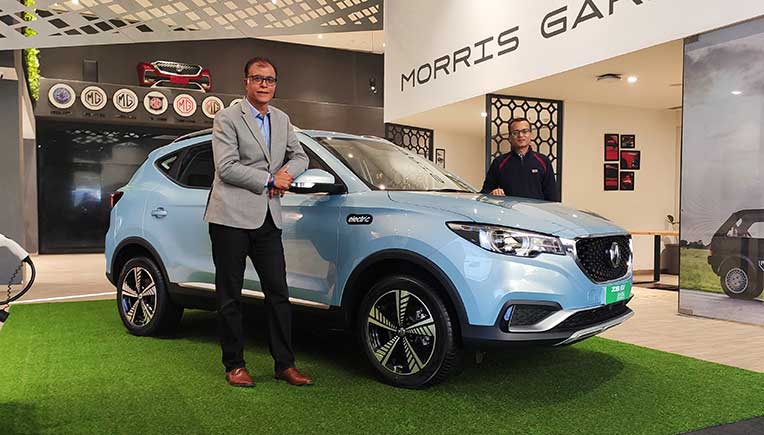 Rajeev-Chaba,-President,-MD---MG-Motor-and-Gaurav-Gupta-CCO-MG-Motor-with-MG-ZS-EV