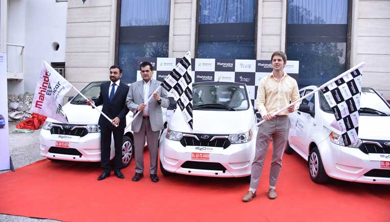 Caption: (L-R) Mahesh Babu, CEO, Mahindra Electric, Amitabh Kant, CEO, NITI Aayog and Greg Moran, Co-Founder and CEO, Zoomcar