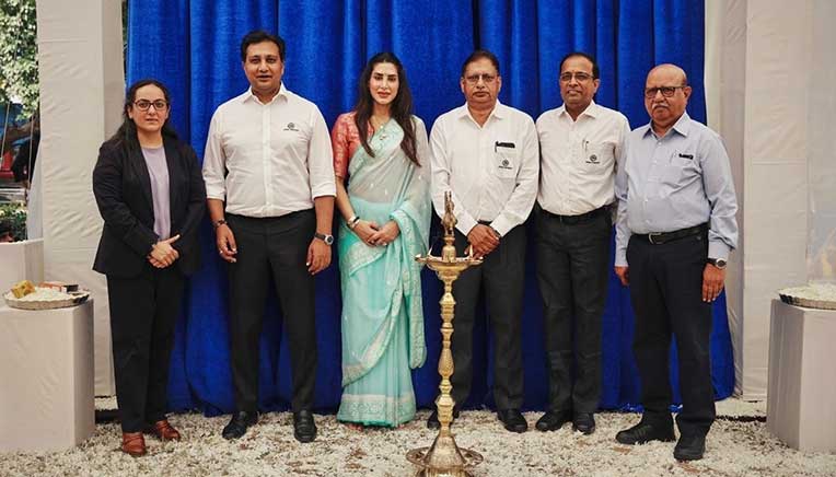 Sona Comstar pays tribute to late Sunjay Kapur