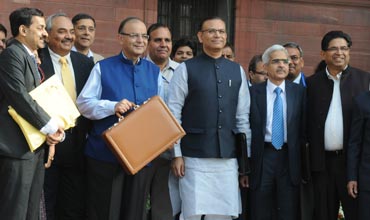 Electric Motor scores over internal combustion engine in Union Budget 2015-16