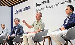 Hyundai Motor Group Executive Chair Euisun Chung visits India 