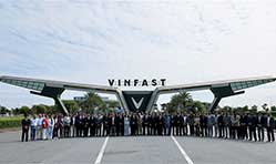 Vinfast India signs letters of intent with 50+ Indian e-motorcycle dealers