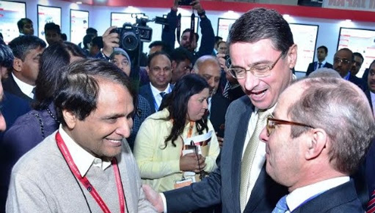 L to R: Minister Suresh Prabhu, H.E. Dr Martin Ney, German Ambassador to India, Klaus Braunig, Managing Director, VDA