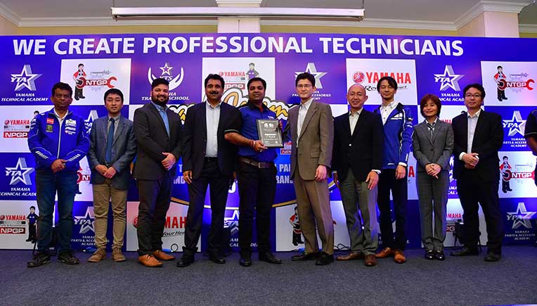 Rajnish Kumar being felicitated