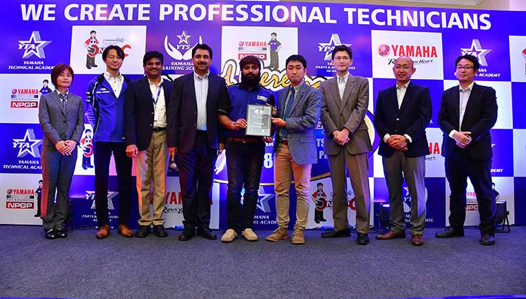 Ramesh T being felicitated