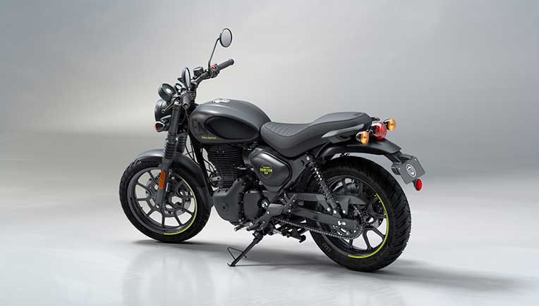 2025 Hunter 350 in new graphite grey colourway at RS 1.76 lakh