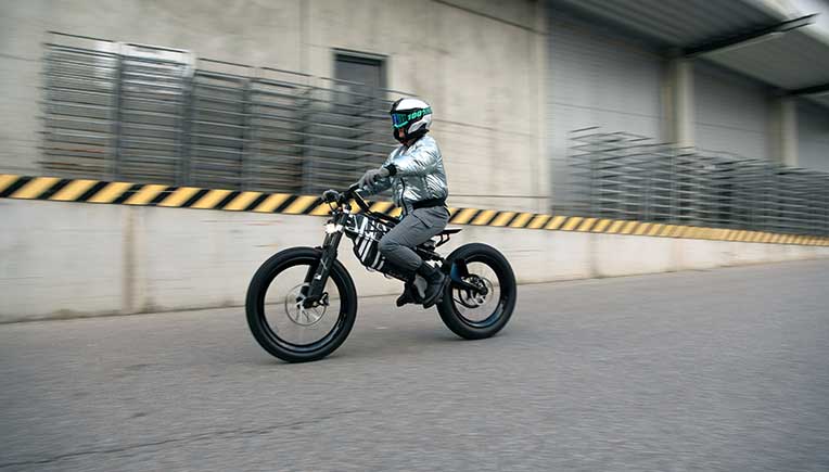 BMW presents high speed pedelac, I Vision Amby