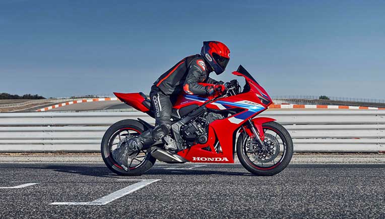 Honda 2025 CB650R, CBR650R motorcycles launched with e-clutch technology