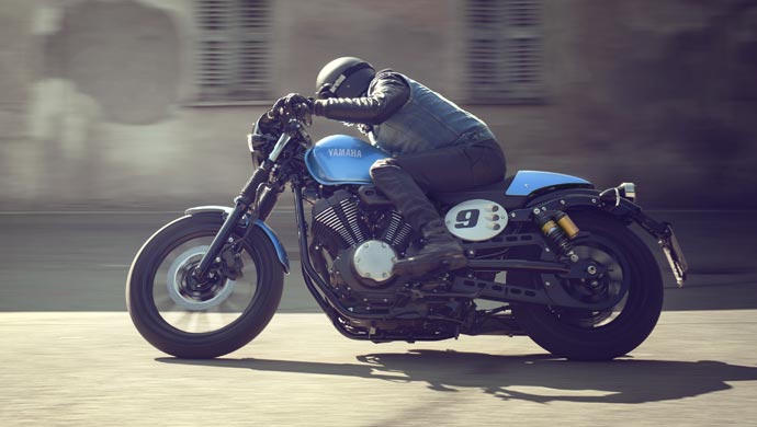 muscular air-cooled V-twin engin