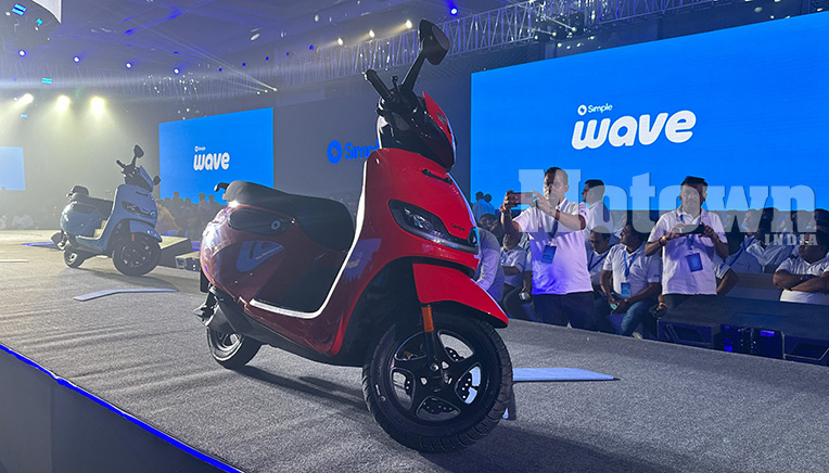  Simple Energy launches Simple Wave, its first family scooter
