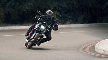 BIKE REVIEW- 2021 Triumph Trident 660: The Triple Treat!
