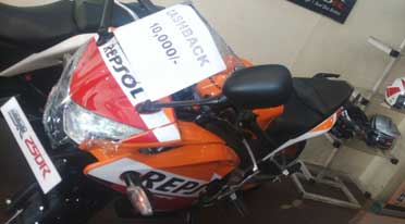 Two-wheeler dealers offer huge discounts as “clearance” sale gets going