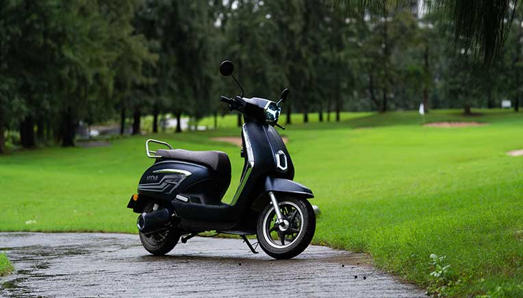 iVoomi Energy unveils JeetX e-scooter with extra power at Rs 99,999
