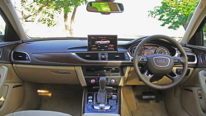 Interiors of the 2015 Audi A6 Matrix 