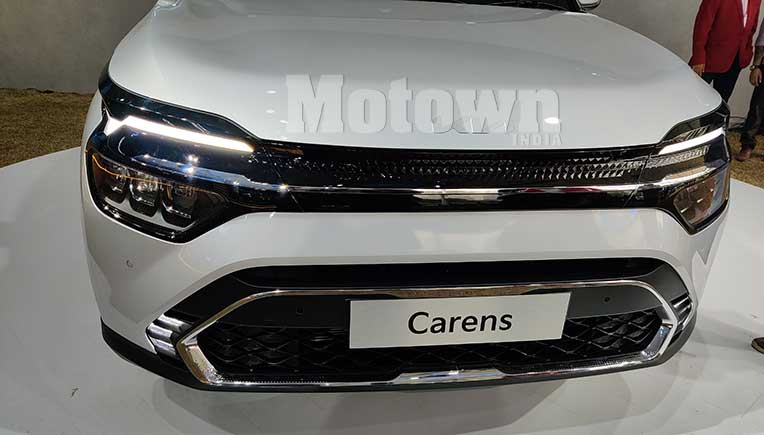 7 seater Kia Carens debuts with 2 standard airbags across variants