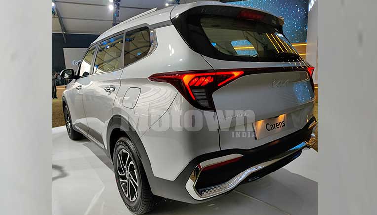 7 seater Kia Carens debuts with 2 standard airbags across variants