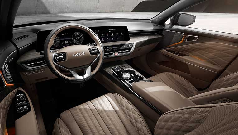 A picturesque look at luxury sports sedan Kia K8 interior