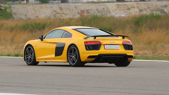 Rear shot of the Audi R8 V10 Plus