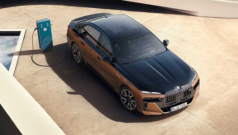The-first-ever-BMW-i7-M70-xDrive