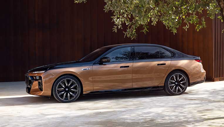 The-first-ever-BMW-i7-M70-xDrive