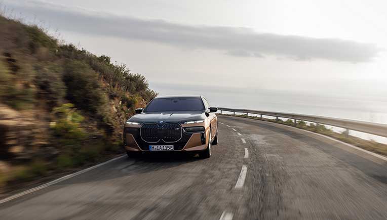 The-first-ever-BMW-i7-M70-xDrive