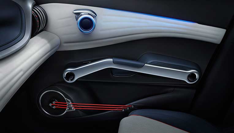 Door-Trim-with-Strings