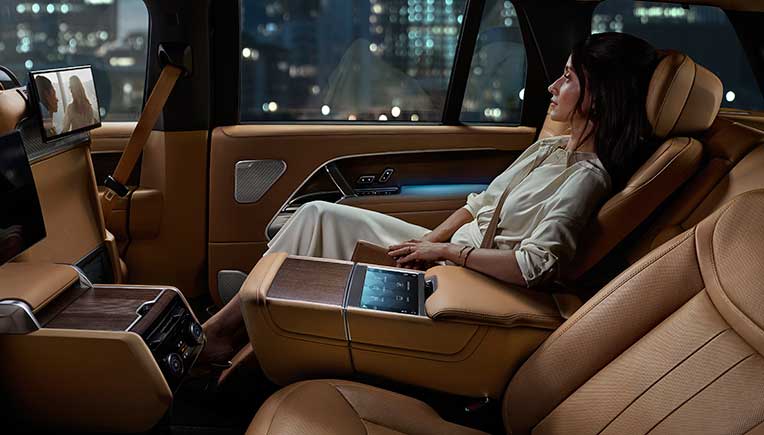 Booking for new Range Rover costing Rs 2.32 crore onward begins in India