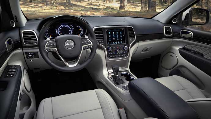 2017 Grand Cherokee Trailhawk - cockpit area