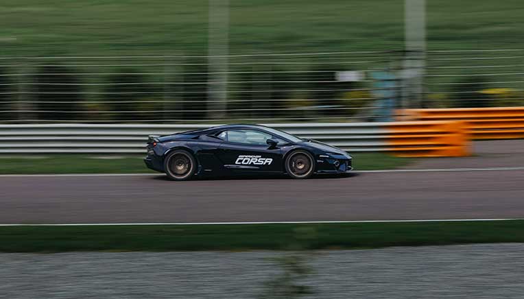 Lamborghini Esperienza Corsa debuts in India with Temerario