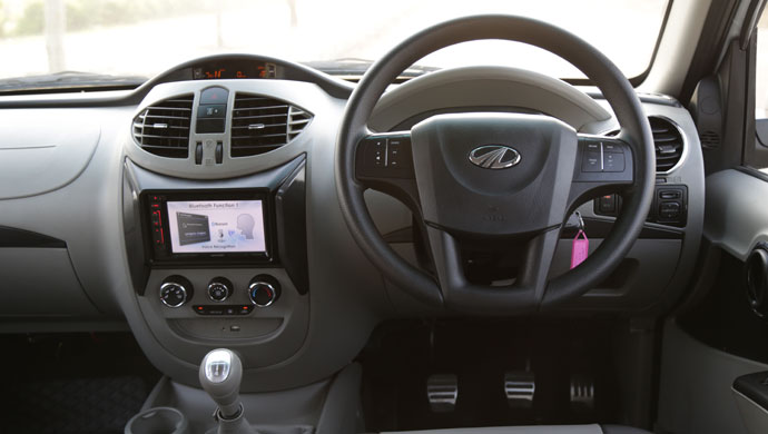 The new Mahindra NuvoSport - Smart interiors