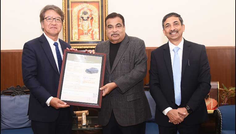 Nitin Gadkari, Minister of Road Transport and Highways of India with Hisashi Takeuchi, Managing Director & CEO, and Rahul Bharti, Sr. Executive Officer, Corporate Officer, Maruti Suzuki India. 
