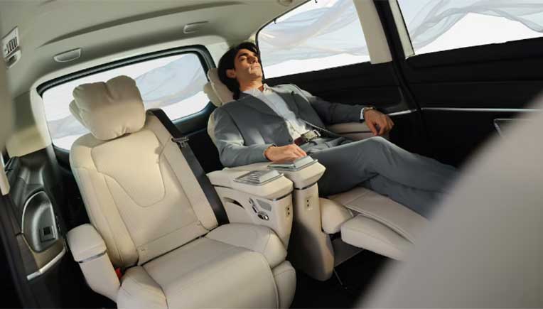  Mercedes-Benz unveils all-new V-Class Extra LWB at Rs 1.40 crore