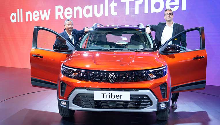 (L-R) Venkatram Mamillapalle, Managing Director, with Mr.Francisco Hidalgo, VP (Sales & Marketing), Renault India