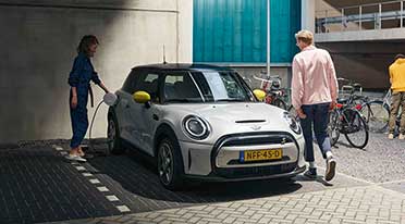 First all-electric Mini 3-door Cooper SE, now with added features
