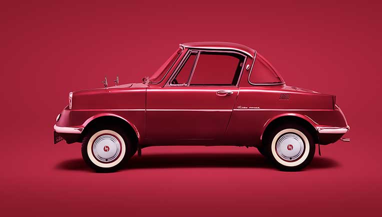 Mazda’s first car R360 Coupe captures hearts of Japanese public