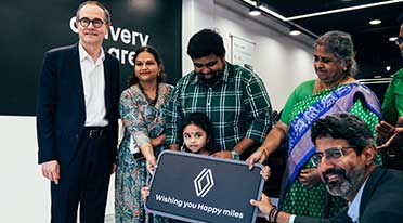 Renault Group CEO François Provost hands over key to first Duster customer