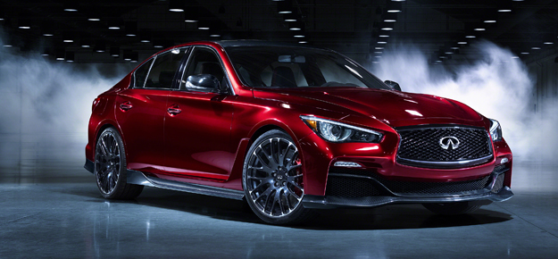 Vettel evaluates Infiniti Q50 Eau Rouge