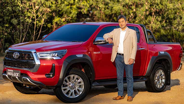 Tadashi-Asazuma---Vice-President,-Marketing,-Toyota-Kirloskar-Motor-with-Toyota-Hilux
