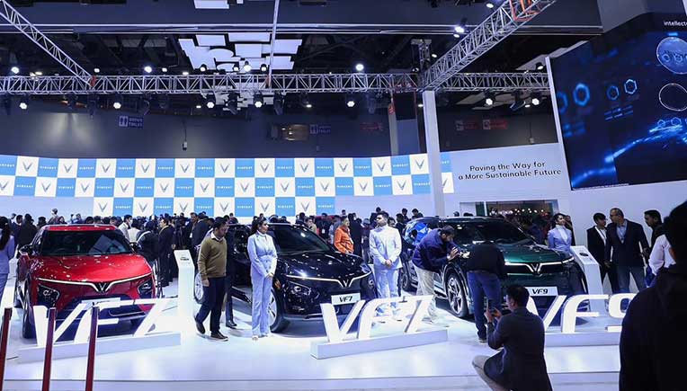Vinfast opens pre-booking premium electric SUVs VF 7, VF 6