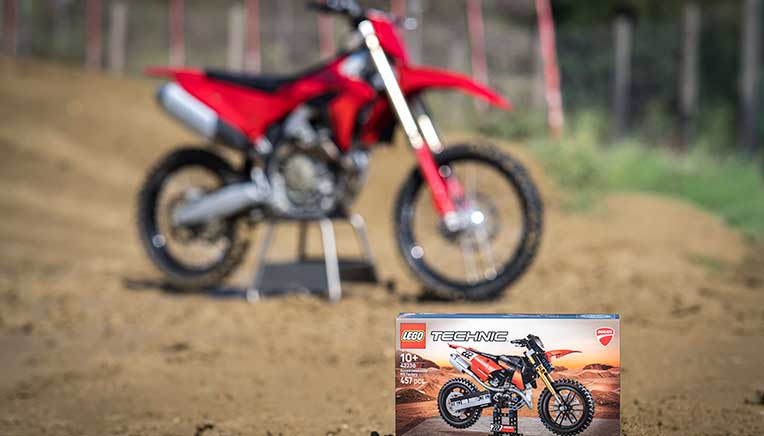 New Lego Technic set dedicated to Ducati Desmo450 MX Factory