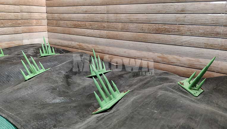 The car roof cover that originally came with sharp spikes