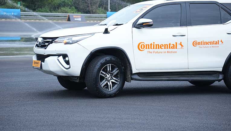 How technology helps during rainy weather road conditions